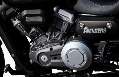 Magpower Avengers 125 cm³ noir mat vue pédale